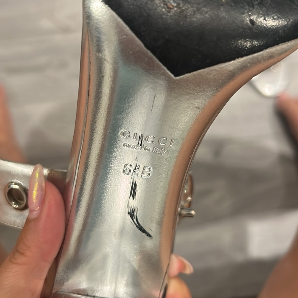 Gucci Metallic Silver Vintage Thick Heels with Buckle Sz 6 1/2 B - Picture 6 of 12